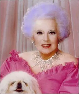 Barbara Cartland. Cette lgante dame anglaise est... .