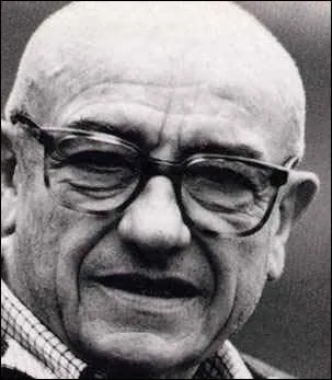 Bernard Clavel est un crivain franais connu pour ses romans ( Malataverne), pour quels autres types d'crits est-il connu ?