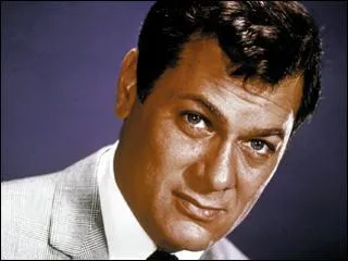 Tony Curtis. Acteur amricain. Avec quel acteur britannique a-t-il form un duo d'enquteurs inoubliables dans la srie ' Amicalement Votre' ?