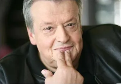 Guy Carlier. En 2004, Guy Carlier remplace Ariane Massenet, dans une mission de Marc-Olivier Fogiel. Quelle est cette mission ?