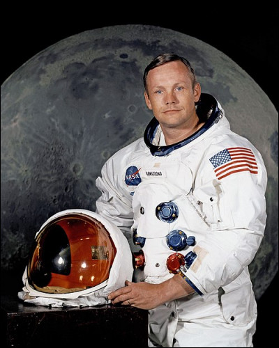 Quel astronaute a eu le privilège d'être le premier homme à effectuer les premiers pas sur la lune le 21 juillet 1969 à 2h56 (temps universel) ?