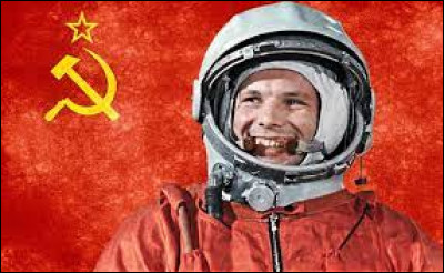 Au début des années 60, dans un contexte de guerre froide, la course à l'espace est lancée entre les Etats-Unis et l'URSS. Les soviétiques avaient pris l'initiative avec le premier satellite articifiel ( Spoutnik en 1957) et le premier homme dans l'espace le 12 avril 1961. Comment s'appelait ce cosmonaute ?