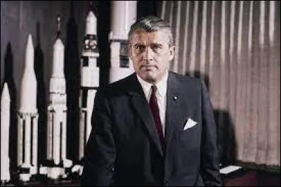 Quel ingénieur d'origine allemande au passé contreversé, a été le directeur de recherche pour la mise au point de ce lanceur ?