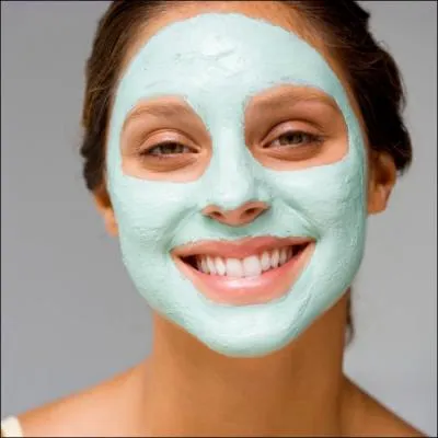 Ah ! Les femmes ne peuvent s'en empcher, il leur faut leur masque de...