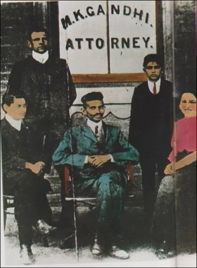 Quel organisme a-t-il fond pour lutter contre la sgrgation britannique ?