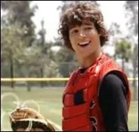 Le premier flirt d'Alex au dbut de la saison 1 est un joueur de l'quipe de base-ball. Quel est son nom ?