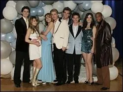 Saison 4 : Dans l'pisode Vire au Texas , tout les combiens d'heures les 'jeunes' se relaient-ils pour conduire la voiture ?