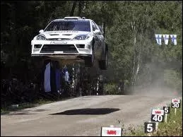 En 2005 au rallye de Grande-Bretagne, il perd son copilote Michael Park dans un accident. Qui a remport cinq rallyes avec la Ford Focus ?