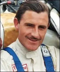 Un britannique mort aux commandes, mais de son avion ... .