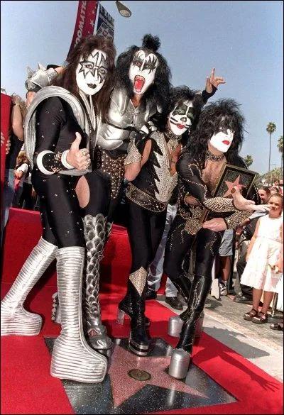 Quelle est la nationalit du groupe Kiss ?