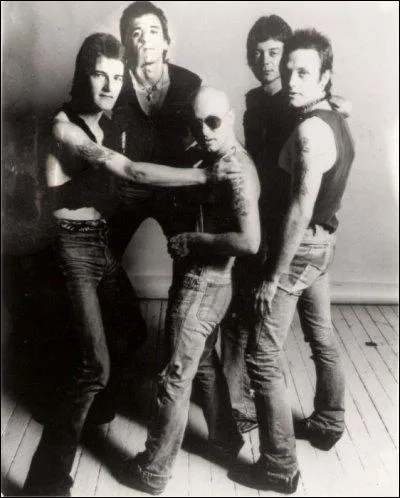 Quelle est la nationalit du groupe Rose Tattoo ?