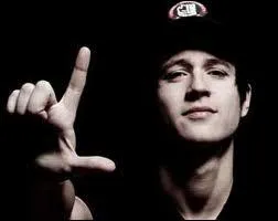 Quel est ce chanteur ?