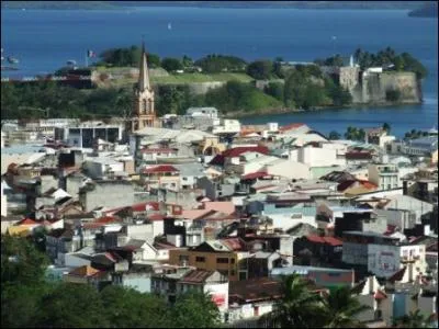 O se situe Fort-de-France ?