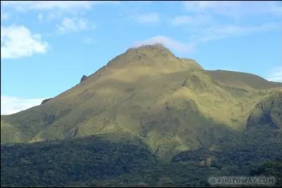 O se situe la Montagne Pele ?