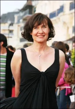 Le personnage jou par Omar Sy pense que :