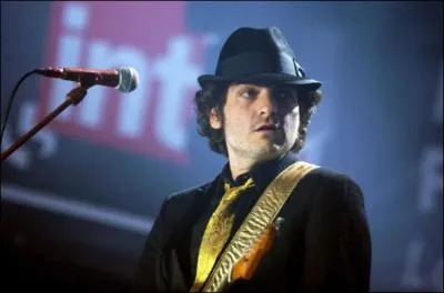 Quelle chanson Matthieu chante-t-il en ce moment pour lui rendre hommage ?