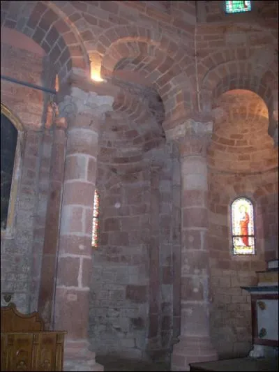 Comment appelle-t-on ce passage qui entoure le choeur ?