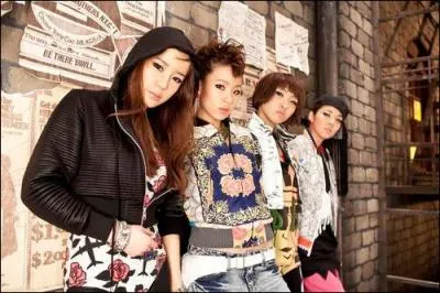 Comment s'appelle le M/V qui  une version Space et une version Street ?