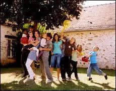 Combien d'enfants  charge faut-il avoir pour obtenir la carte famille nombreuse ?