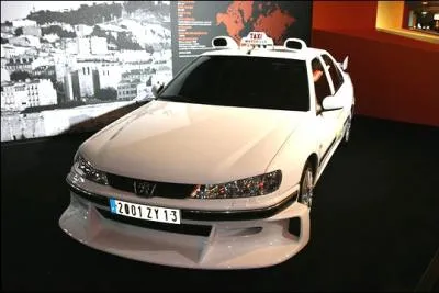 A quel film vous fait penser cette image ? indice : si vous regardez bien la voiture vous verrez un petit mot crit . C'est le titre du film . (Cliquez sur l'image pour l'agrandir)