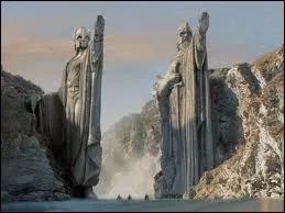 Dans quel volet peut-on voir cette porte majestueuse ? (Argonath)
