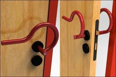 Quelle est la particularit de cette clenche de porte ?