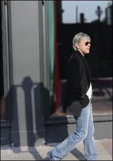 Dans cet album il chante ''Te marie pas Marry'' ; il s'agit de...