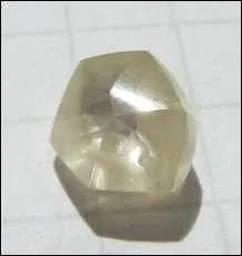 Quels sont les critres pour qu'un diamant ait l'appellation de 'solitaire' ?