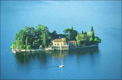 C'est dans ce lac des pralpes italiennes que se trouve Monte Isola, la plus grande le lacustre d'Italie. Entre les lacs de Garde et de Cme, ce petit lac de la plaine du P est celui :