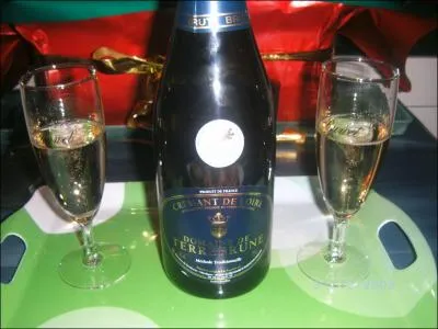 Les deux ingrdients indispensables  la confection d'un kir sont le vin blanc et. ?