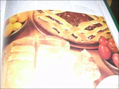 La base de la galette des rois est la pte