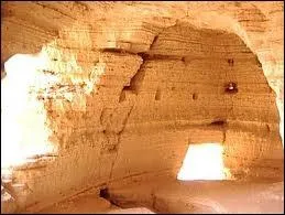 Qu'a-t-on découvert à Qumrân en 1947 ?