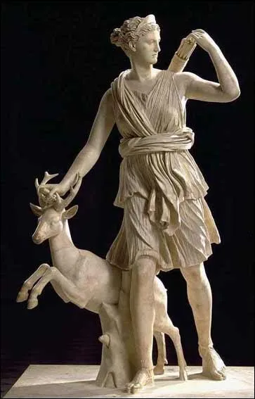 Desse de la chasse et sur jumelle d'Apollon, cette divinit grecque a pour nom :