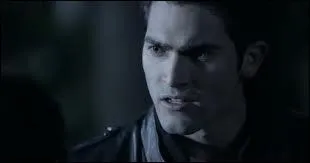 Pourquoi Derek veut-il tuer l'alpha ?