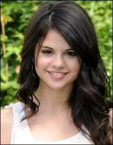 Depuis quand est-elle la plus jeune ambassadrice officielle de l'UNICEF ?