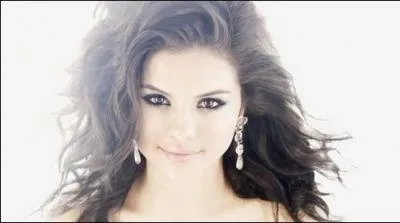 Vrai ou Faux : Selena Gomez est styliste ?