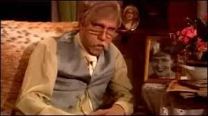 ''Les chansons rétro'' : Pascal Légitimus fait un ''numéro'' déguisé en...