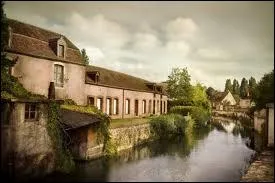 Quelle ville de la Sarthe appelle-t-on 'la Venise de l'Ouest' ?