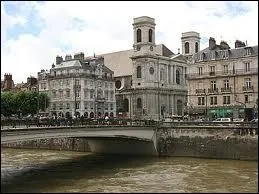 Quelle ville est surnomme 'capitale de l'horlogerie' ?