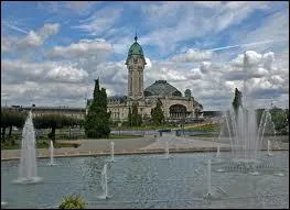 Quelle ville revendique l'honneur d'tre la capitale de la porcelaine ?