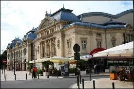 Quelle ville est appele 'capitale du poulet' ?