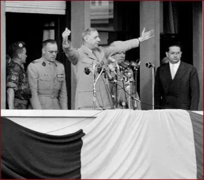 Quelle phrase ambige a-t-il lance devant la foule d'Alger en 1958 en pleine guerre d'Algrie ?