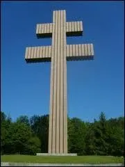 De Gaulle est dcd d'une rupture d'anvrisme en 1970. Dans quelle ville peut-on venir se recueillir devant sa tombe ?