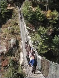 Quel film tir� d'un roman de Ren� Barjavel retrace l'aventure de marginaux en qu�te d'un monde fraternel ?