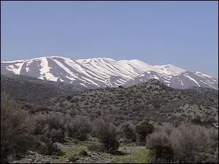 La Crte est une le montagneuse d'une superficie de 8400 km. Quel en est le point culminant ?