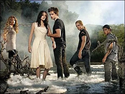 Qui sont les gens aux cts de Bella, Edward et Jacob ?