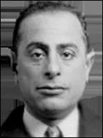 Surnomm 'Pretty' (joli garon) parce qu'il tait le gangster le plus laid, il avait t contact par un cirque (Ringling Brothers) pour tre engag. Qui tait-ce ?