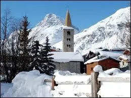 Quelle est cette station de Savoie qui accueille chaque anne le 'Critrium de la premire neige' ?