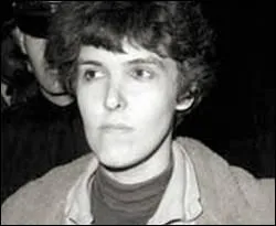 En 1968, il sera victime d'un attentat provenant d'une militante fministe, qui le blesse gravement en lui tirant dessus. Il s'agit de ?