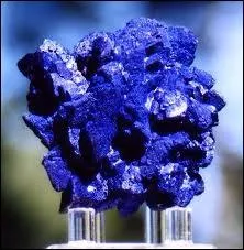 Quel a t le premier pigment bleu,  l'origine de la couleur, dcouvert par les gyptiens sous forme de minral naturel ?